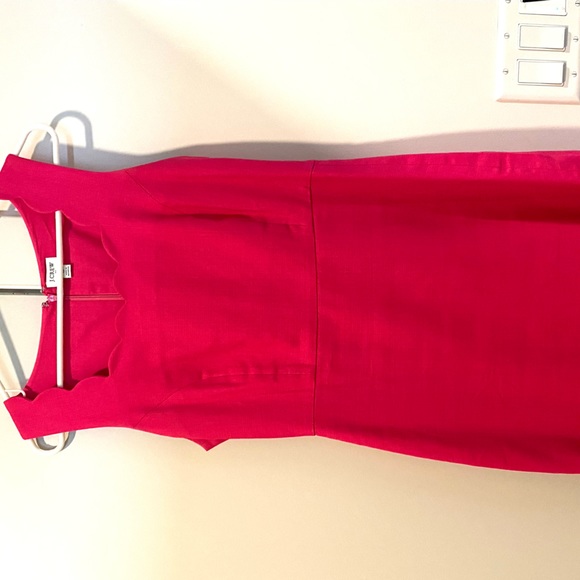 J.Crew bright pink scalloped edge shift dress. Size 6 - Picture 3 of 3
